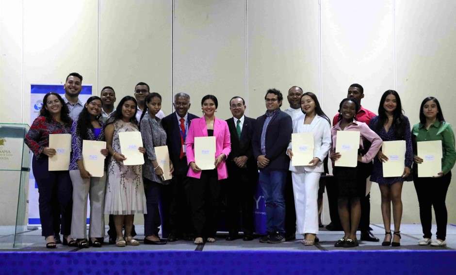 Becas al mérito reconocen el esfuerzo de 204 estudiantes panameños