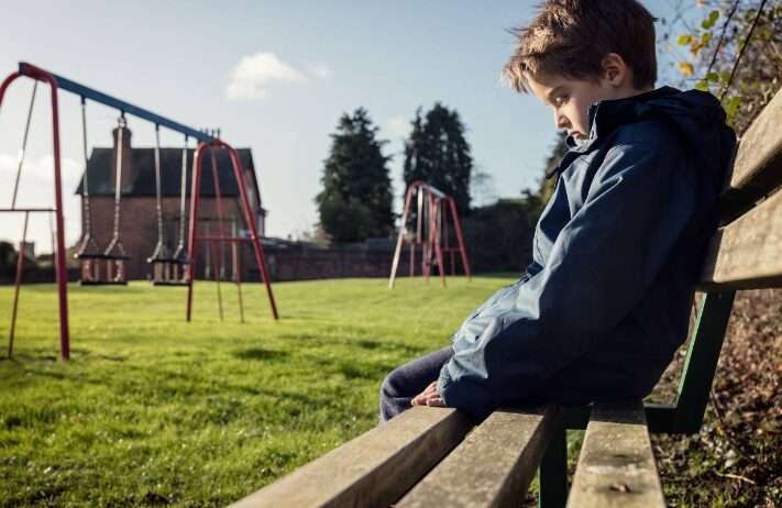 Un niño maltratado tiene tres veces más riesgo de desarrollar una adicción de adulto