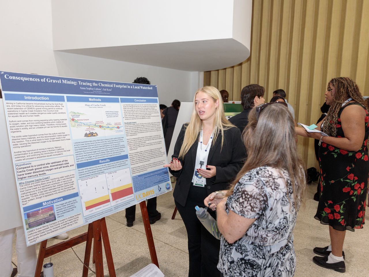 estudiantes presentan proyectos
