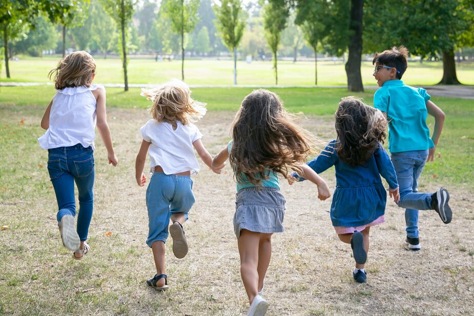 niños corriendo